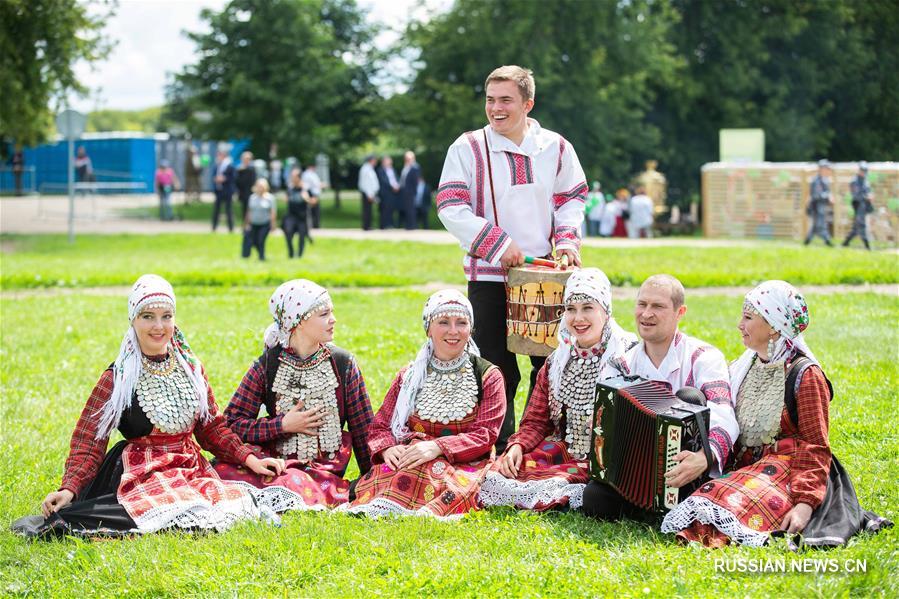 В Москве прошел фестиваль славянского искусства "Русское поле" 