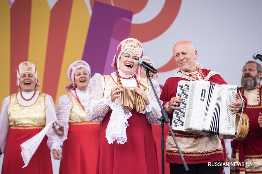 В Москве прошел фестиваль славянского искусства "Русское поле" 