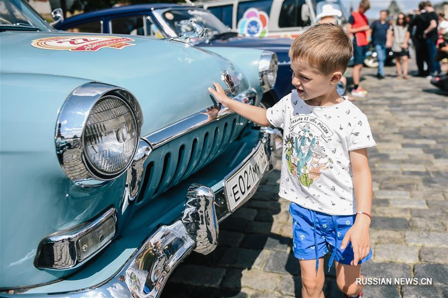 В Москве прошло ралли ретроавтомобилей 