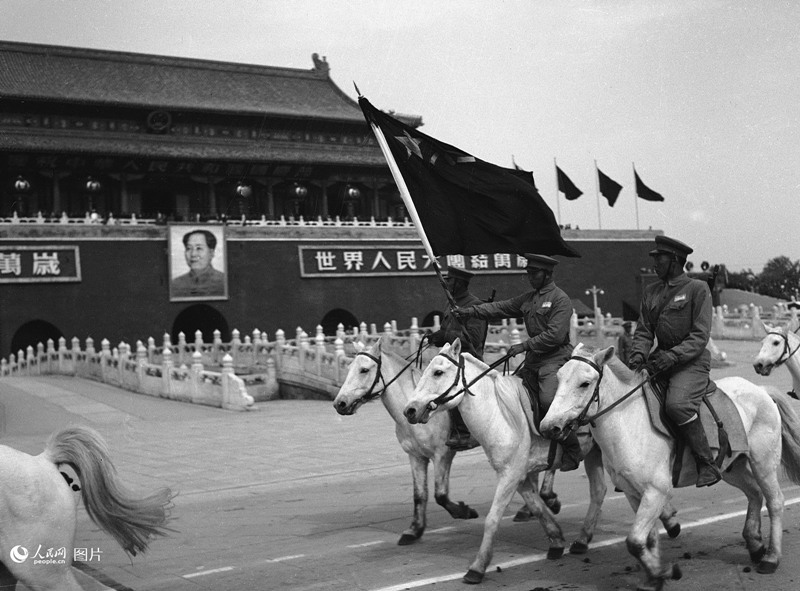 Фотографии с парадов с 1949 по 1959 годы в честь образования КНР