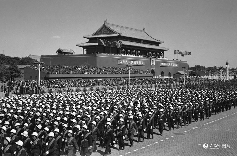 Фотографии с парадов с 1949 по 1959 годы в честь образования КНР