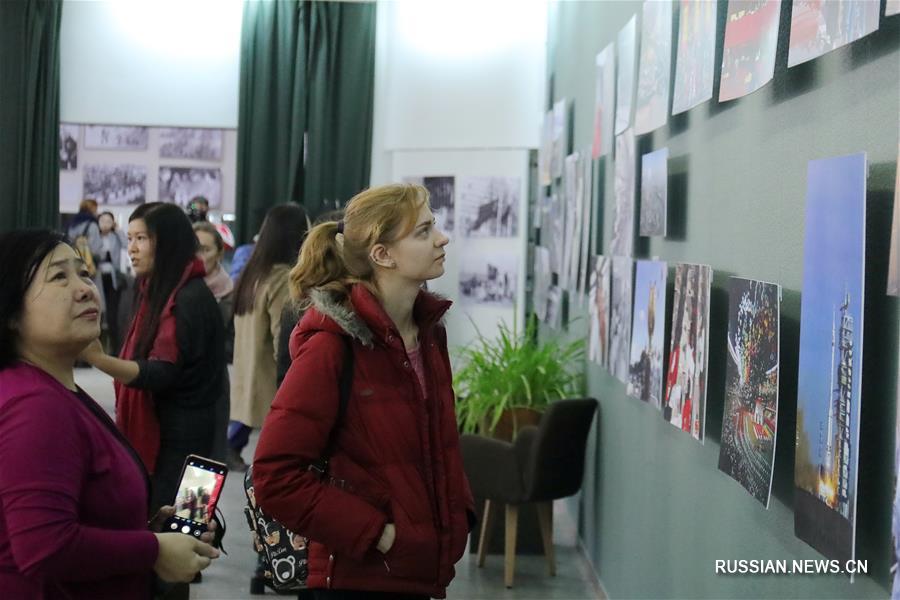 В Караганде открылась фотовыставка "70 лет славных достижений" о становлении и развитии Китая