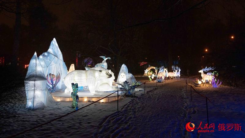 "Волшебные китайские фонари" зажглись в московском парке Сокольники