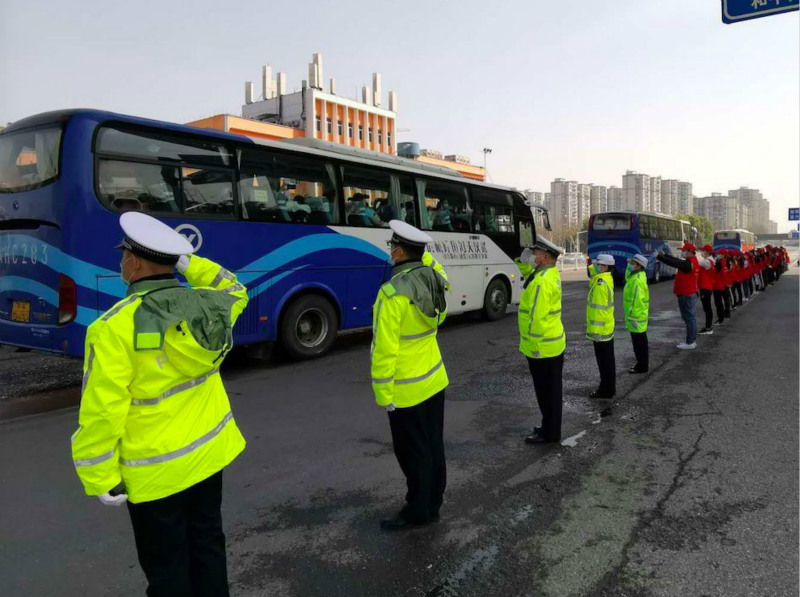 Поддерживающие медицинские бригады начали покидать провинцию Хубэй