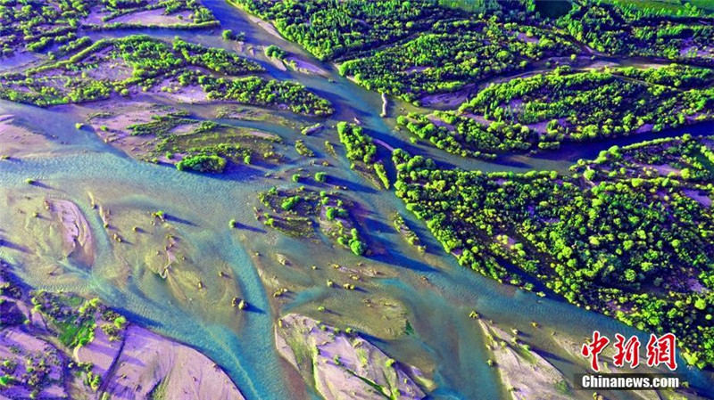 Водно-болотные угодья на юге провинции Синьцзян в начале осени