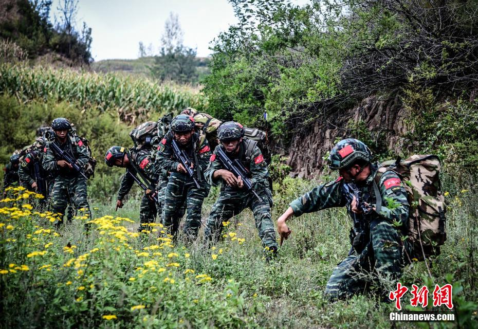 Экстремальные тренировки ?Адская неделя? у солдат вооруженной полиции Китая 