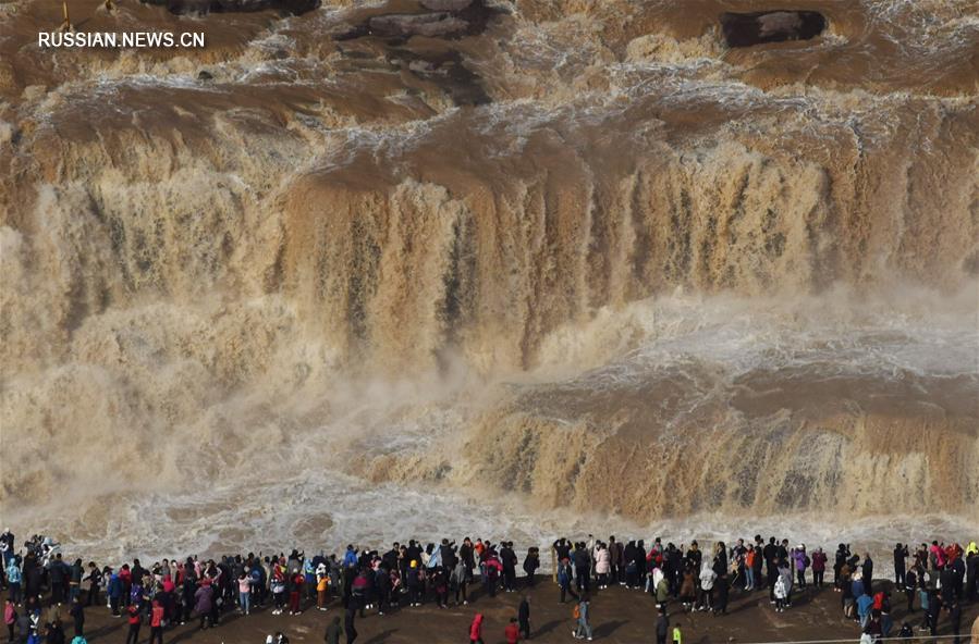 Водопад Хукоу в начале октября