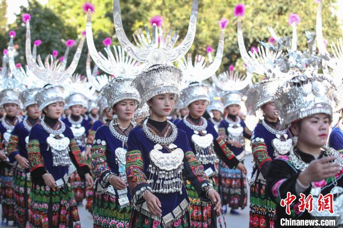 По случаю Нового года народности Мяо в Китае прошли мероприятия в честь нематериального культурного наследия в уезде Лэйшань 