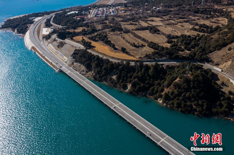 ?Самая красивая магистраль на воде? в Тибете