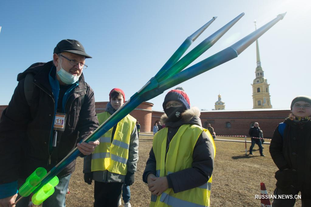 В Санкт-Петербурге запустили модели ракет в честь 60-летия первого полета человека в космос