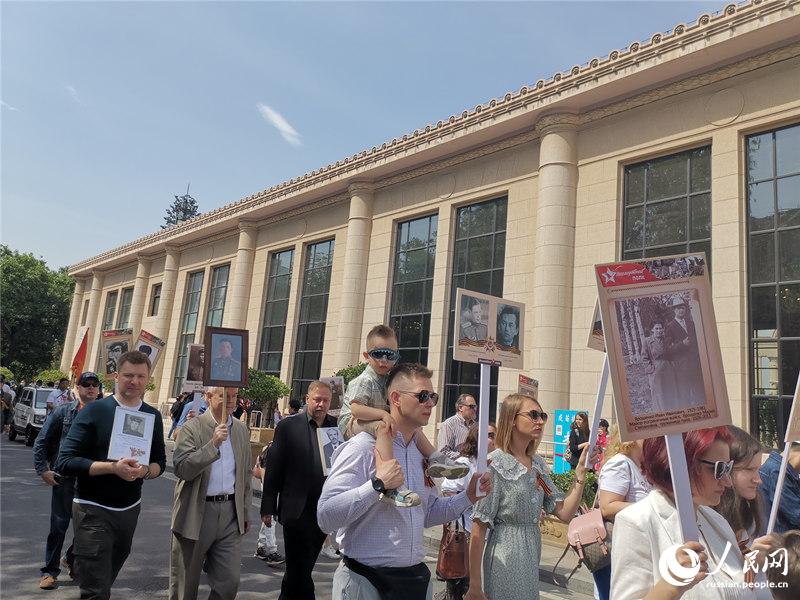 В Пекине прошла акция “Бессмертный полк”