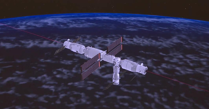 Китайский пилотируемый космический корабль "Шэньчжоу-13" состыковался с основным модулем космической станции