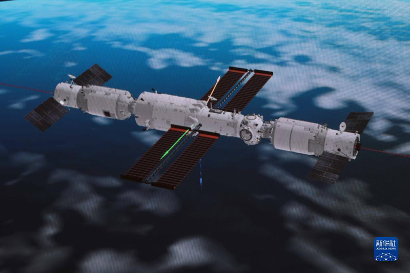 Грузовой корабль "Тяньчжоу-4" успешно состыковался с основным модулем китайской космической станции