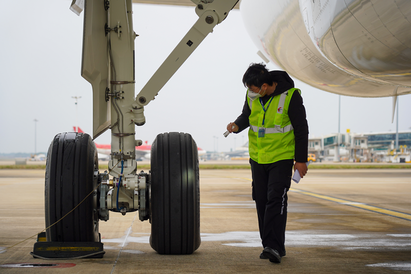 Первый китайский пассажирский самолёт C919 прилетел в международный аэропорт Хайкоу Мэйлань