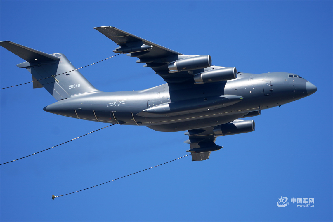 Китайский тяжелый военно-транспортный самолет Y-20