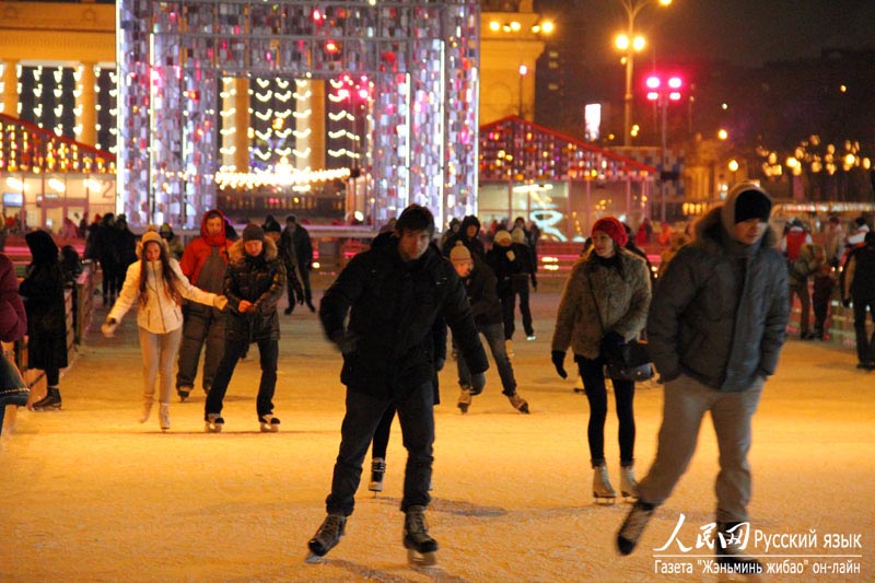 Самый большой в Европе каток в парке им. Горького в Москве (3)