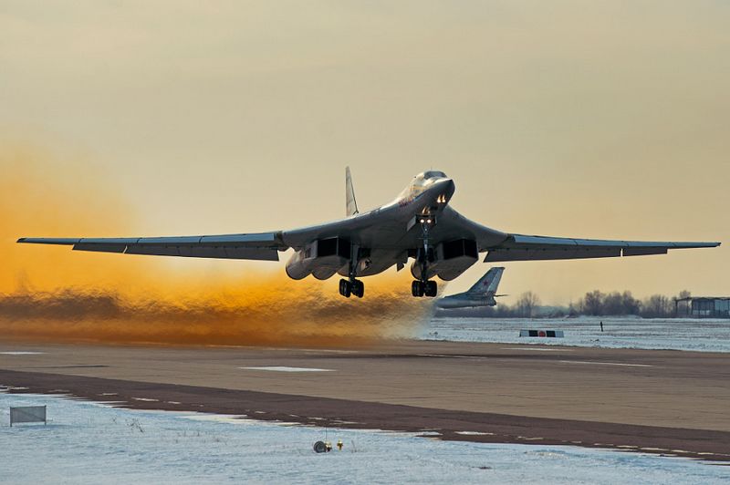 Стратегический бомбардировщик Ту-160