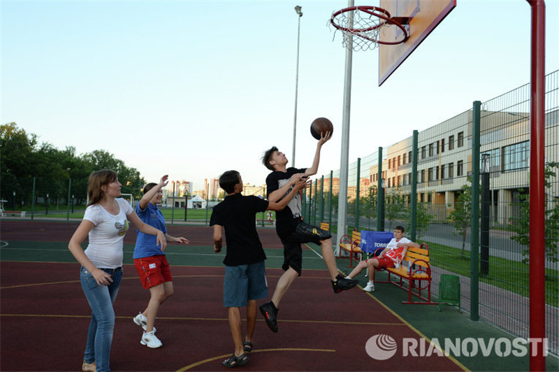 В этот же день в Деревню уже начали прибывать спортсмены, которым предстоит выступить на Универсиаде.