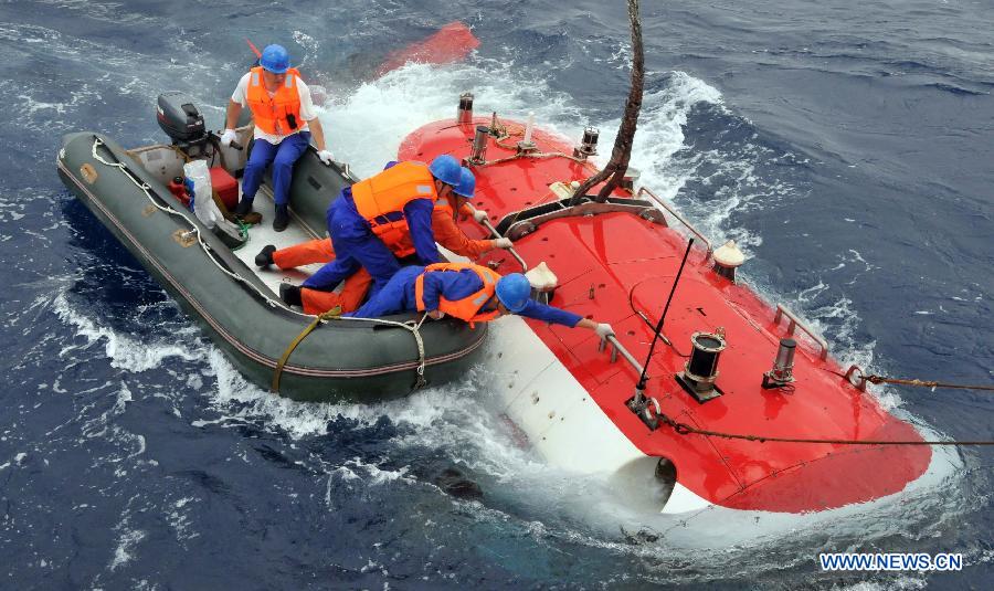 Батискаф "Цзяолун" собрал на дне Южно-Китайского моря ценные биообразцы и образцы горных пород (8)