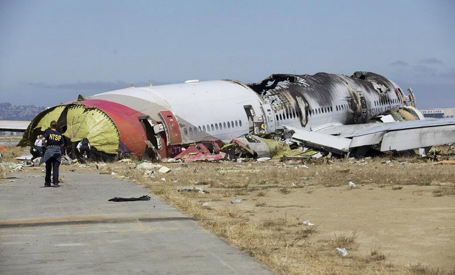 Фотографии пассажирского самолета Asiana Airlines, потерпевшего катастрофу при посадке (7)