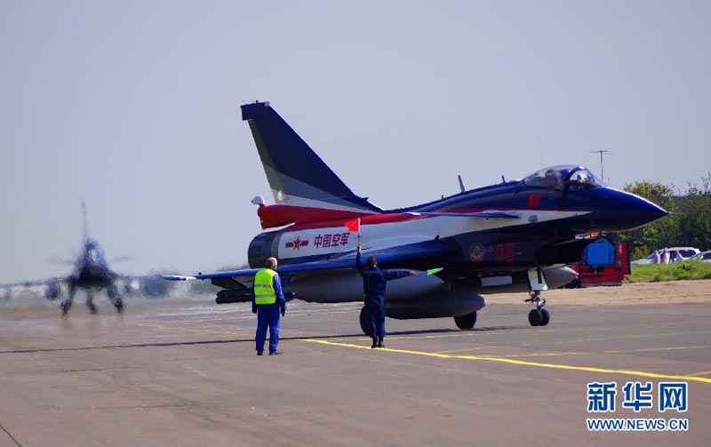 Семь истребителей J-10 ВВС НОАК прибыли в Подмосковье для участия в "МАКС-2013" (4)