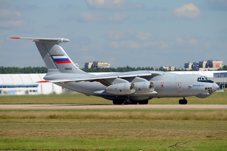 Военно-транспортный самолет Ил-476