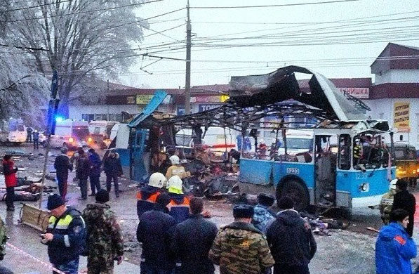 При взрыве в волгоградском троллейбусе погибли 15 человек (9)