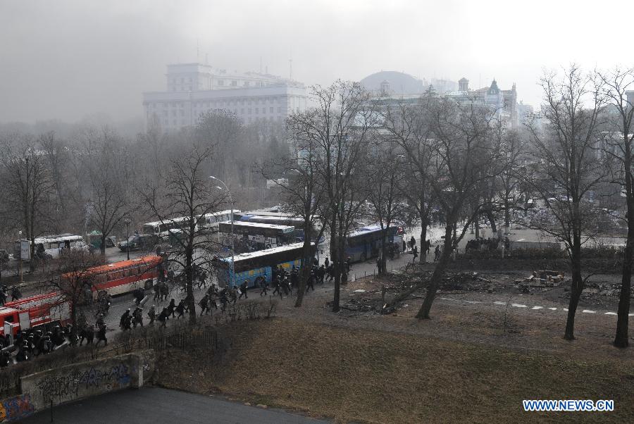 В результате столкновений в центре Киева погибло 7 человек  (2)