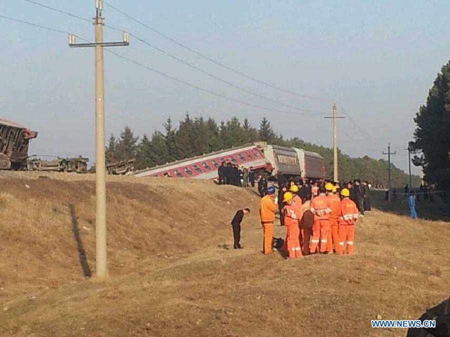 В Северо-Восточном Китае сошел с рельсов пассажирский поезд