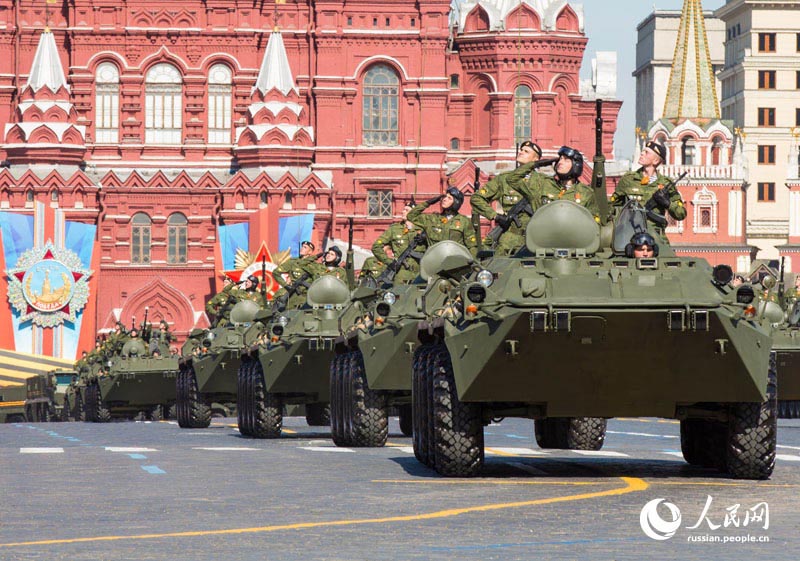 На фото бронетранспортеры БТР-82А